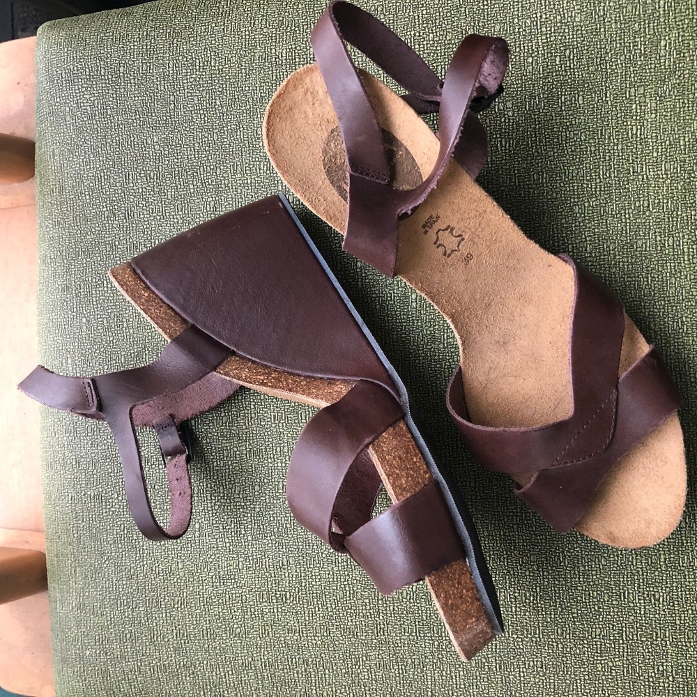 BRAND NEW Dark Brown Leather Wedge Made in Spain